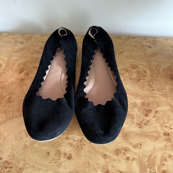 Chloe Black Scalloped Women's Flats - Picture 1 of 4